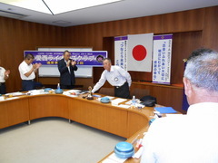 開会のゴング