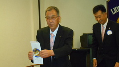 クラブ優秀賞を受ける前会長L野田幸雄