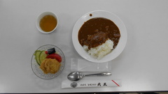 今日の昼食はカレーライス♪