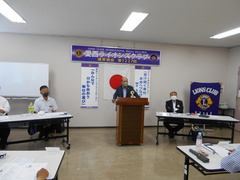 亡くなった篠邉さんの思い出を語るL伊東博幸