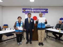 チャリティゴルフ収益金より日置自治会青パトへ