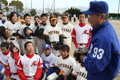 愛西市少年野球教室開催並びに愛西市スポーツ少年団軟式野球連盟に助成金贈呈