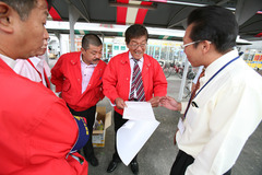 日本赤十字社より献血の報告書を受ける