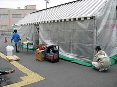 移動献血車準備中