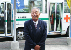 本日の献血事業の成功を願い挨拶を行う会長 Ｌ村上安徳