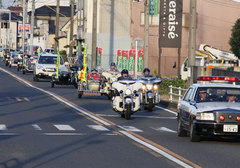 津島市内に入るパレード隊