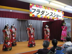 地元同好会によるフラダンス1
