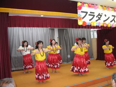 地元同好会によるフラダンス2