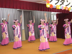 地元同好会によるフラダンス3