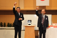 乾杯　次期第2副会長Ｌ野田幸雄と共にＬ伊東博幸が乾杯の発声を！！