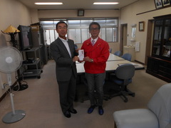 薬物乱用防止教室に対しての助成金を贈りました