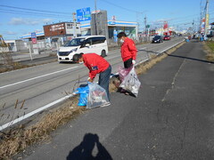 清掃活動を行うクラブ員④