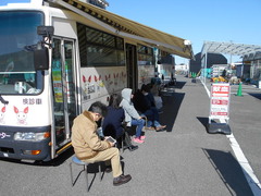 ほぼ絶えることなく受付待ち