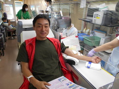 献血に協力　清水隆治会長