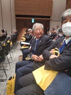 開始を待つクラブ員