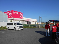 ダイソーさんの駐車場をお借りしました