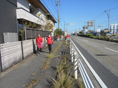 ゴミを拾うクラブ員③