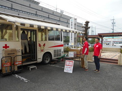 献血後はこちらのバスで休憩