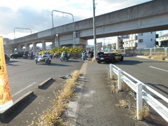 市役所に向かって出発