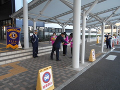 ミス交通安全へお土産を