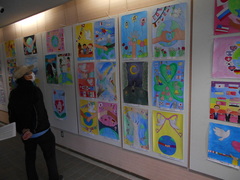 文化会館への展示準備中③