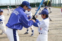 直接指導をする中日ドラゴンズＯＢ湊川誠隆氏